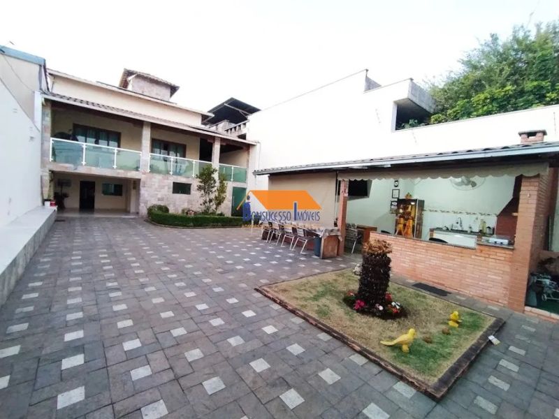 Casa com 3 quartos — Caiçaras, Belo Horizonte