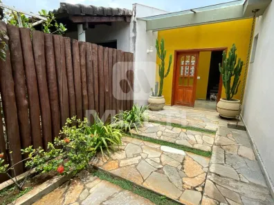 Casa com 3 Quartos à venda, 342m² no Jardim Karaíba, Uberlândia