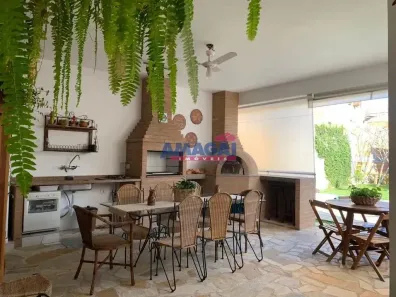 Casa com 3 Quartos para alugar, 380m² no Loteamento Villa Branca, Jacareí