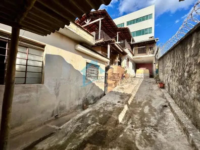 Casa com 5 Quartos à venda, 360m² no Chácara Contagem, Contagem