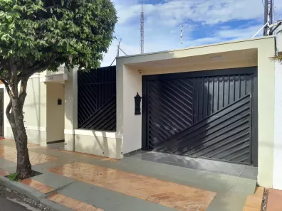 Casa com 3 Quartos para alugar, 160m² no Centro, Sertãozinho
