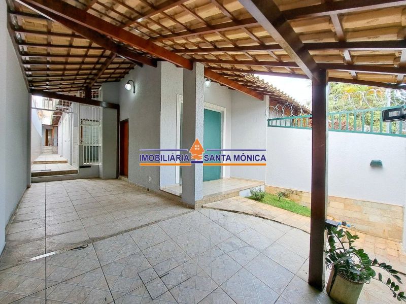 Casa com 3 quartos — Santa Mônica, Belo Horizonte