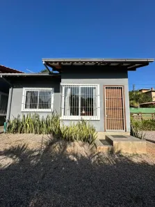 Casa com 2 Quartos para alugar, 49m² no Arroio, Imbituba