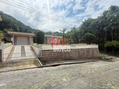 Casa com 3 Quartos para alugar, 160m² no Atiradores, Joinville