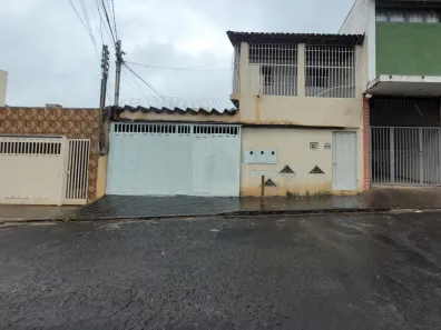 Sobrado com 2 Quartos para alugar, 221m² no Martins, Uberlândia