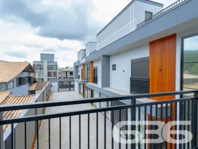 Sobrado com 3 Quartos à venda, 200m² no Bom Retiro, Joinville