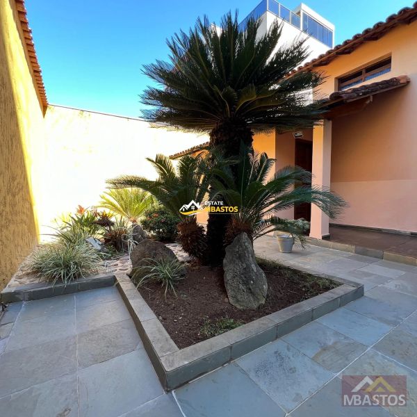 Casa com 4 quartos — Castelo, Belo Horizonte
