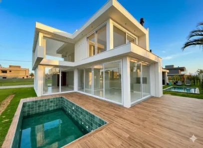 Casa de Condomínio com 4 Quartos à venda, 240m² no , Xangri-Lá