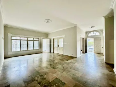 Imóvel Comercial com 5 Quartos para alugar, 500m² no São Sebastião, Uberaba