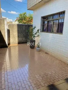 Casa com 4 Quartos à venda, 200m² no Nossa Senhora Aparecida, Uberlândia