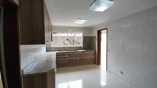 Casa com 3 Quartos para alugar, 200m² no Universitário, Londrina