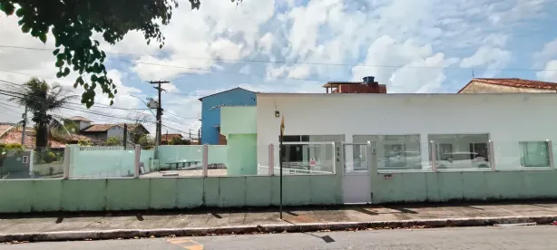 Consultório com 11 Quartos para venda ou aluguel, 330m² no Novo Rio das Ostras, Rio das Ostras