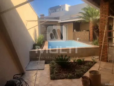 Casa com 4 Quartos para alugar, 190m² no Tubalina, Uberlândia