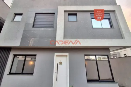 Sobrado com 3 Quartos para alugar, 113m² no Uberaba, Curitiba