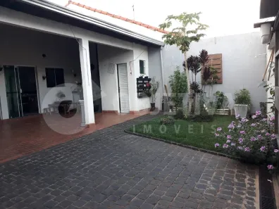 Casa com 3 Quartos à venda, 161m² no Cidade Jardim, Uberlândia