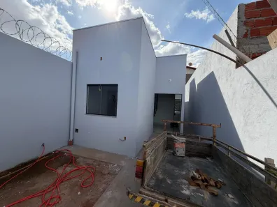 Casa com 3 Quartos à venda, 50m² no Carmelo, Montes Claros