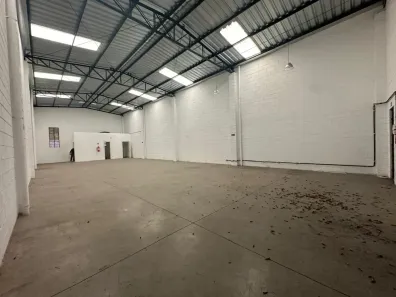 Galpão/Depósito/Armazém para alugar, 180m² no Vila Nova Cintra, Mogi das Cruzes