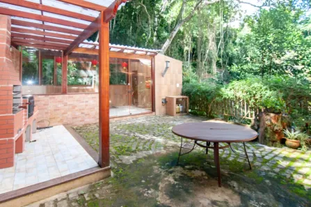 Casa de Condomínio com 4 Quartos à venda, 219m² no Itaipava, Petrópolis