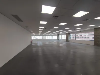 Sala Comercial para alugar, 789m² no Parque Industrial Tomas Edson, São Paulo