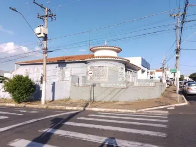 Casa com 3 Quartos para alugar, 221m² no Centro, Sumaré