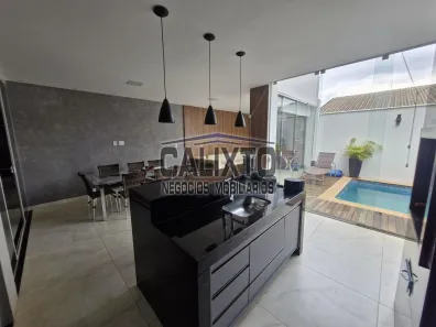 Sobrado com 3 Quartos à venda, 360m² no Alto Umuarama, Uberlândia