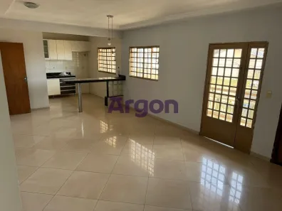 Sobrado com 4 Quartos à venda, 200m² no Residencial Humaitá, Goiânia