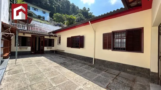 Casa com 4 Quartos à venda, 250m² no Castelanea, Petrópolis