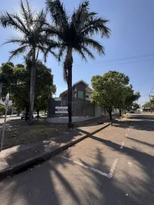 Casa com 4 Quartos para alugar, 218m² no Loteamento Sumaré, Maringá