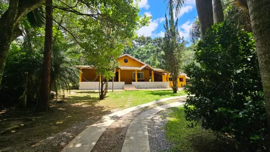 Fazenda/Sítio com 4 Quartos à venda, 280m² no Residencial Village Serrano, São Bento do Sapucaí