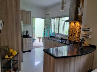 Casa com 3 Quartos à venda, 197m² no Esplanada Santa Helena, Taubaté