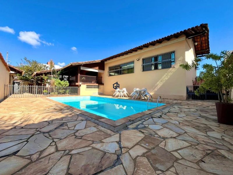 Casa com 3 quartos — Santa Amélia, Belo Horizonte