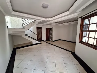 Casa com 4 Quartos para alugar, 200m² no São Marcos, Macaé