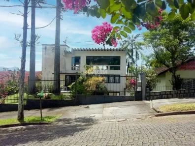 Sobrado com 5 Quartos à venda, 522m² no Saguaçu, Joinville