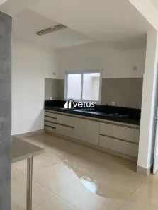 Casa com 3 Quartos para alugar, 140m² no Jardim Colina, Uberlândia