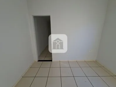 Casa com 2 Quartos para alugar, 70m² no Planalto, Uberlândia