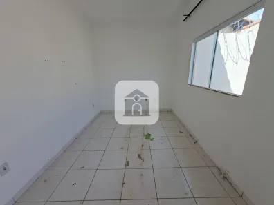 Casa com 2 Quartos para alugar, 60m² no Jardim das Palmeiras, Uberlândia