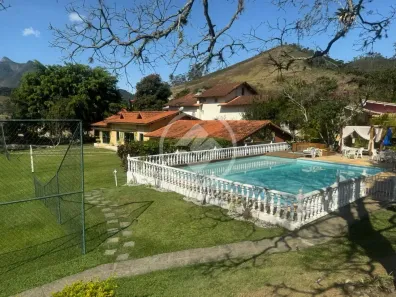 Casa de Condomínio com 4 Quartos para venda ou aluguel, 210m² no Vargem Grande, Teresópolis