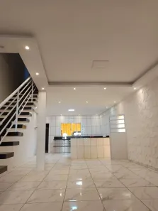 Casa com 4 Quartos para alugar, 250m² no ,