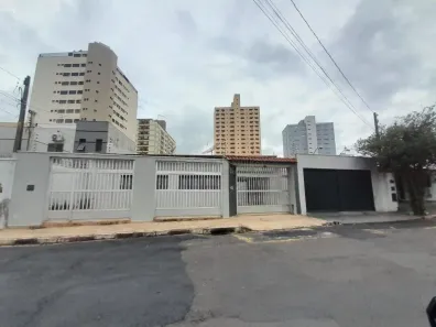 Casa com 3 Quartos para alugar, 244m² no Centro, Araraquara