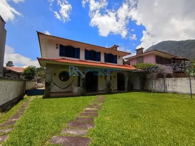 Casa com 4 Quartos à venda, 212m² no Carlos Guinle, Teresópolis
