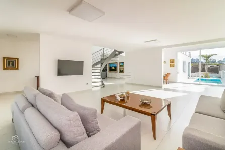 Casa com 3 Quartos à venda, 250m² no Chácara das Pedras, Porto Alegre