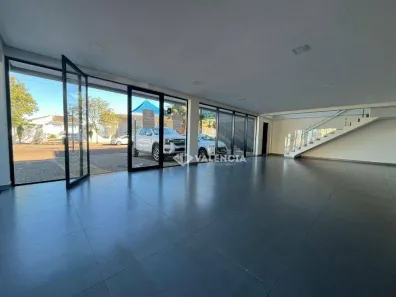 Sala Comercial para alugar, 215m² no Neva, Cascavel
