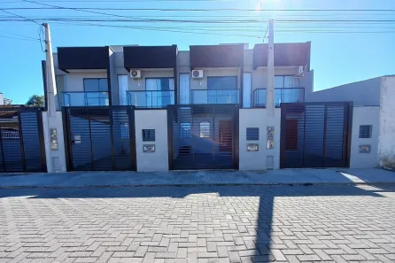 Sobrado com 2 Quartos à venda, 94m² no Guanabara, Joinville