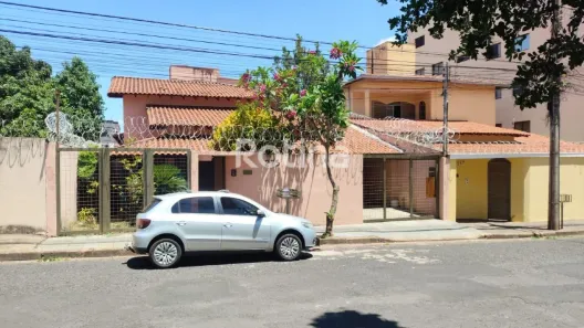 Imóvel Comercial com 4 Quartos para alugar, 250m² no Santa Mônica, Uberlândia