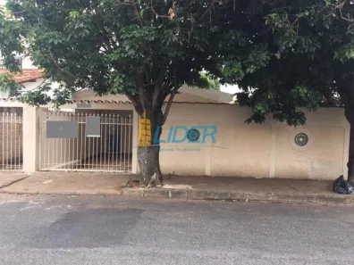 Casa com 3 Quartos à venda, 110m² no Santa Mônica, Uberlândia