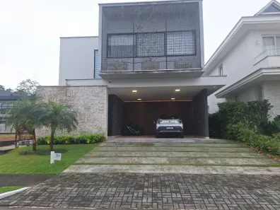 Casa de Condomínio com 4 Quartos para alugar, 360m² no Vila Nova, Joinville