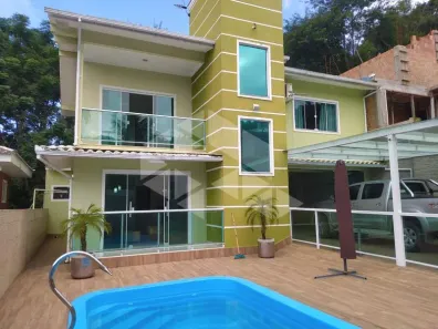 Casa com 4 Quartos para alugar, 198m² no Itacorubi, Florianópolis