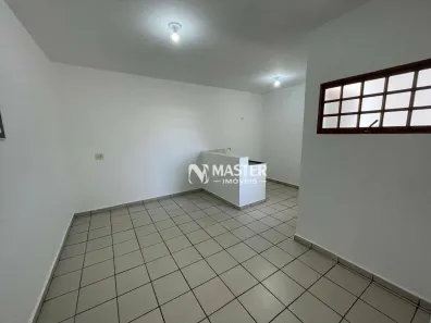 Casa com 2 Quartos para alugar, 67m² no Centro, Marília