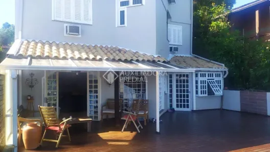 Casa com 3 Quartos à venda, 301m² no Vila Nova, Porto Alegre