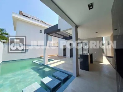 Casa de Condomínio com 4 Quartos à venda, 240m² no Recreio dos Bandeirantes, Rio de Janeiro